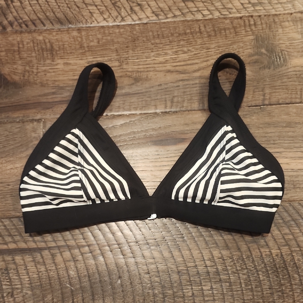 Athleta Black and White Geometric Bikini Top